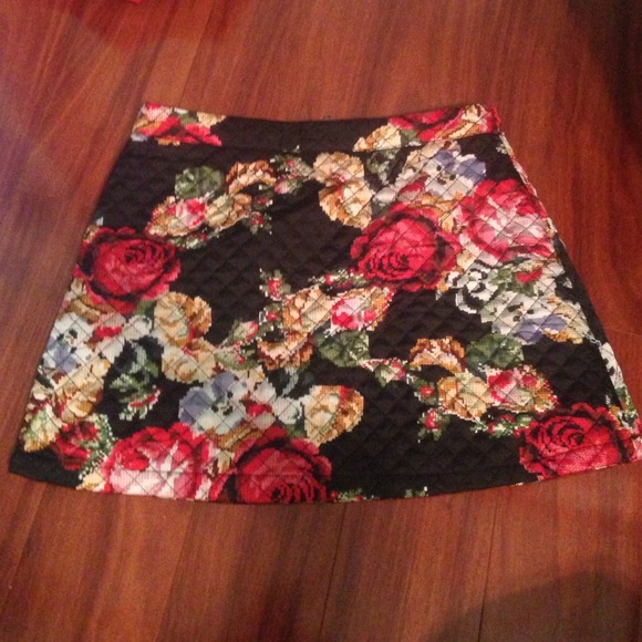 Forever 21 Quilted floral mini skirt