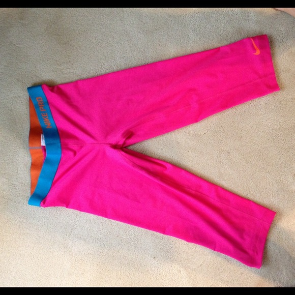 Pink Nike Pro Capri