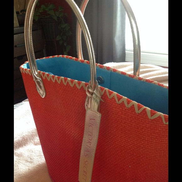 Victoria's Secret beach bag!! - Picture 2 of 3