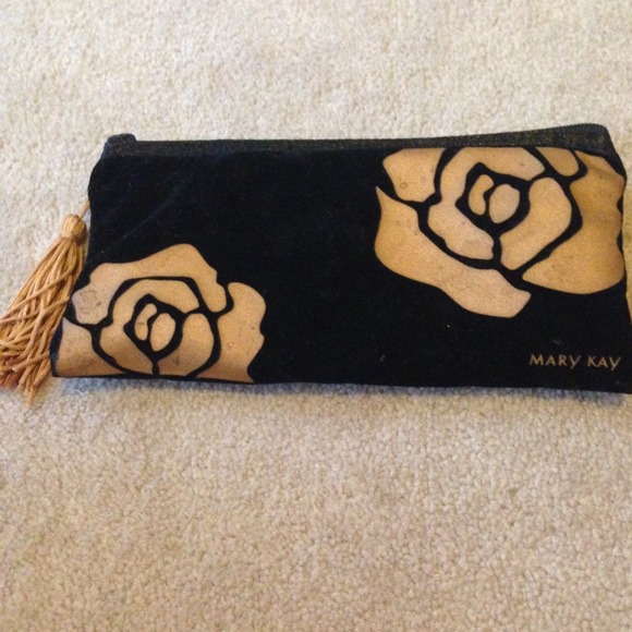 Mary Kay Makeup Pouch - Picture 1 of 3