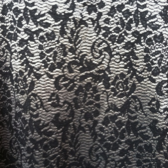 Romeo& Juliet Couture Metallic & Lace sweatshirt - Picture 2 of 4