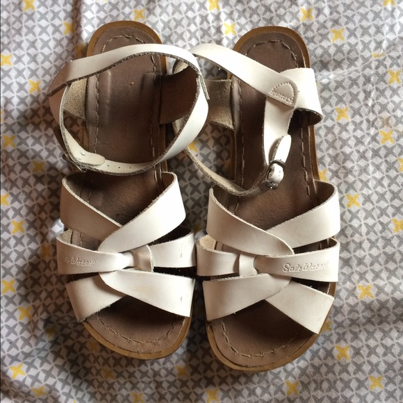 ❌SOLD❌White Saltwater Sandals