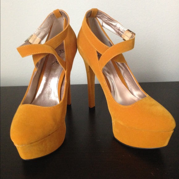 NEW Charlotte Russe Cross Strap Platform Pumps - Picture 1 of 3
