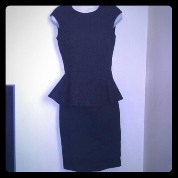 ZARA BASIC DRESS SZ xs PARTIAL PEPLUM DESIGNER