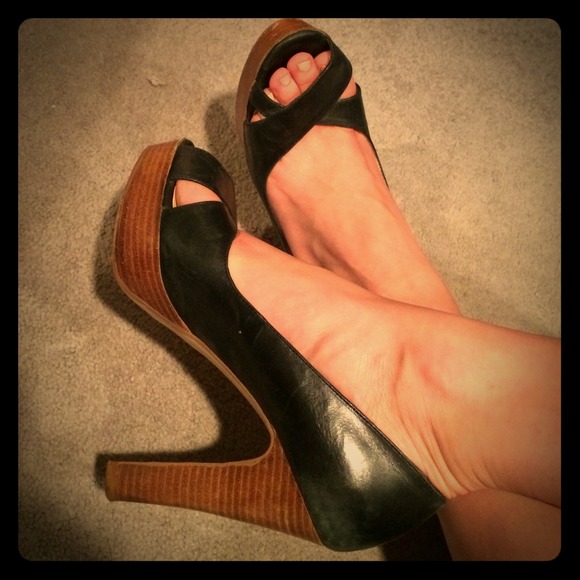 Steve Madden open toe black leather heels