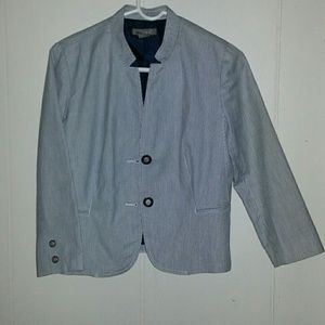 Kenar 3/4 length sleeve blazer.
