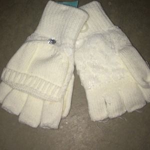 Lace Cream Fingerless Gloves