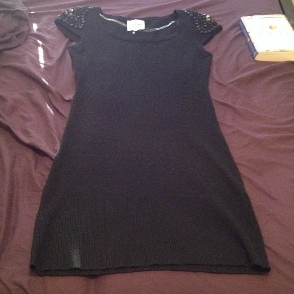Stunning black dress with beaded shoulders - Picture 4 of 4