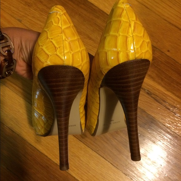 Shoes - Picture 2 of 3