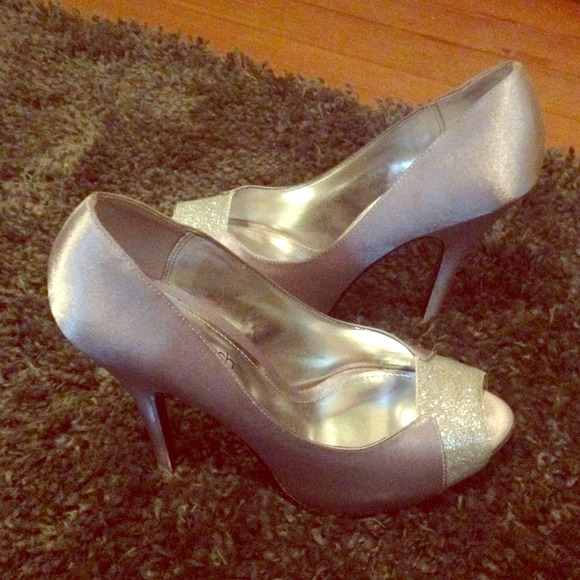 silver glitter-accent 5" pumps