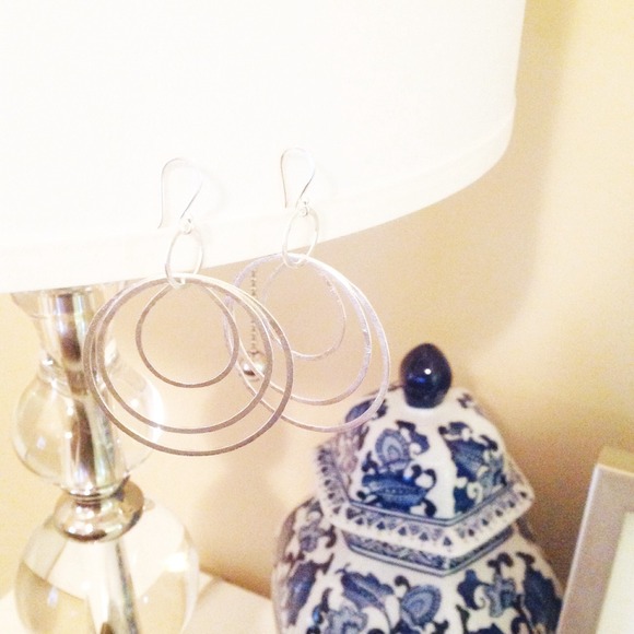 Stella & Dot Gilda Hoop Earrings