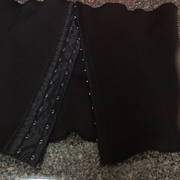 Waist cincher