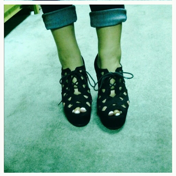 Black Wedges