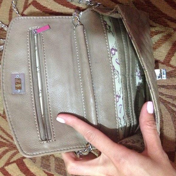 Beige side bag with chain strap - Picture 2 of 2