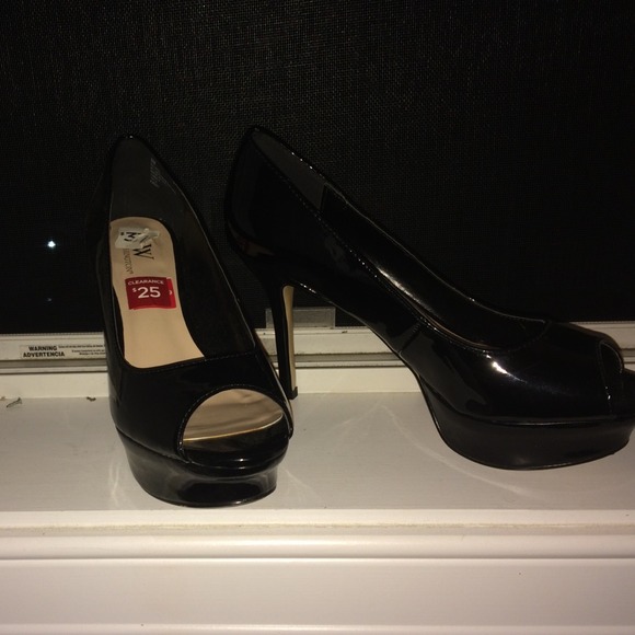 Black peep toe pumps