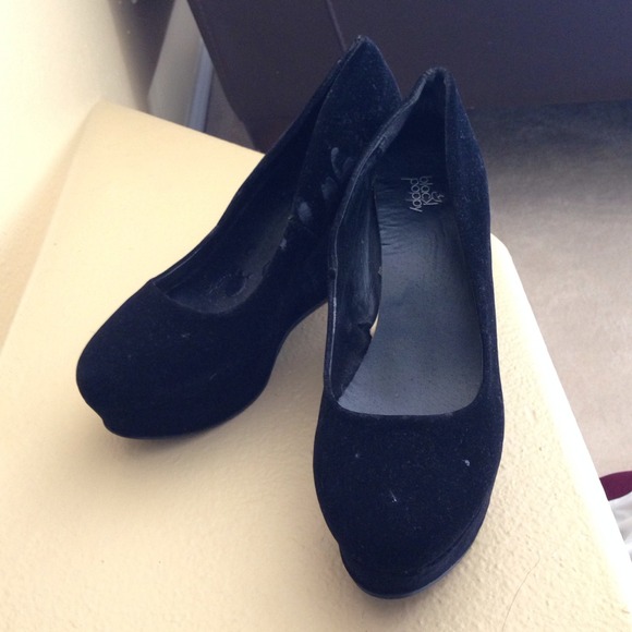 Black Wedges!