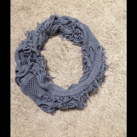 Fringe gray scarf