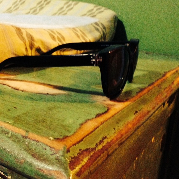 AUTHENTIC~ TORY BURCH SUNGLASSES ~ A FEW SCRATCHES - Picture 2 of 4