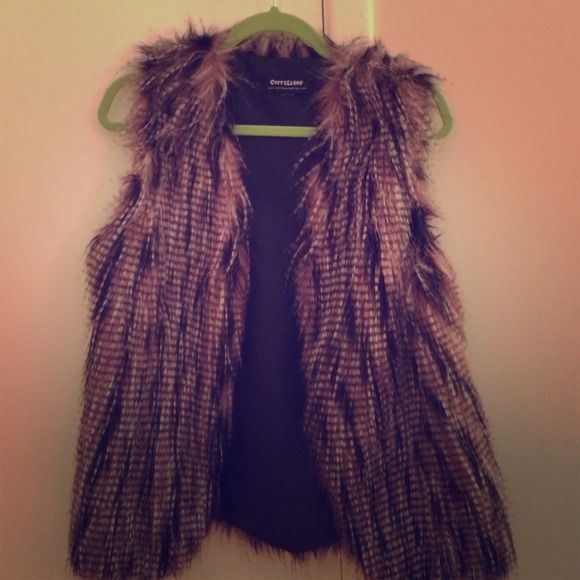 Faux fur vest in brown