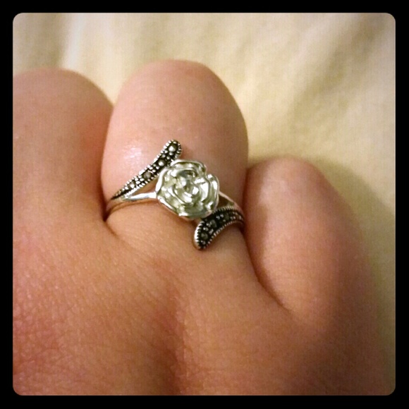 Size 8.5 Stirling Silver Rose Ring
