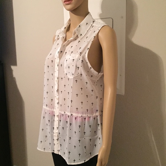 LA Hearts peplum sleeveless top with cross pattern - Picture 4 of 4