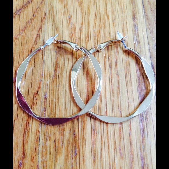 Large gold tone hoops