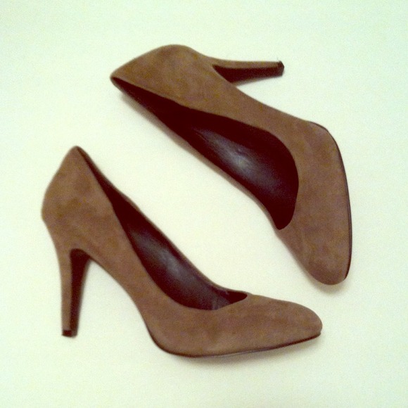 INC Cappuccino Suede Pumps