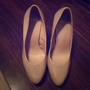 Nude Elle pumps 👠🎀 NWOT!!