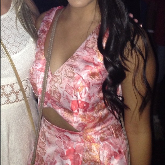 Flowered coral dress. Front cut out. Size small. - Picture 2 of 3