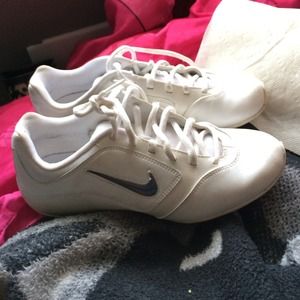 Nike cheer shoes REDUCED THE PRICE🎉