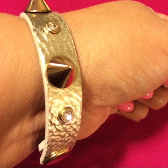 Spike bracelets - Picture 2 of 3