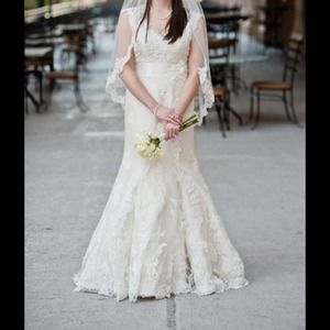 Wedding dress - Essence of Australia size 8 DJ1367