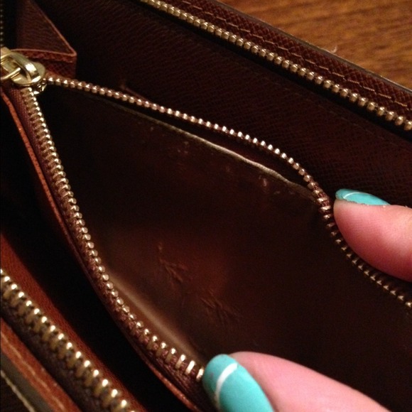 *SOLD* Authentic Louis Vuitton Original Zippy - Picture 4 of 4