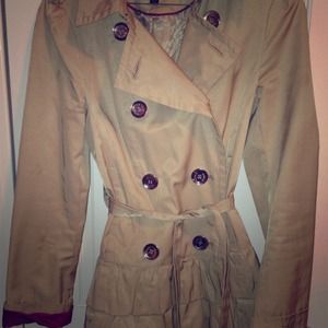 Express trench coat with ruffles