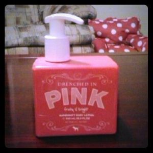 PINK Fruity & Bright Body Lotion