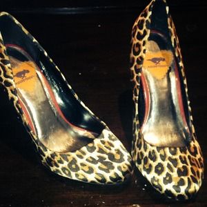 Comfy leopard pumps
