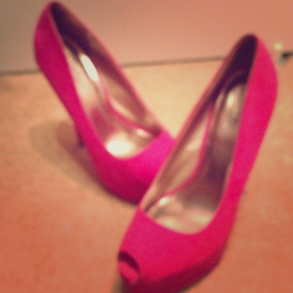 HOT pink pumps!