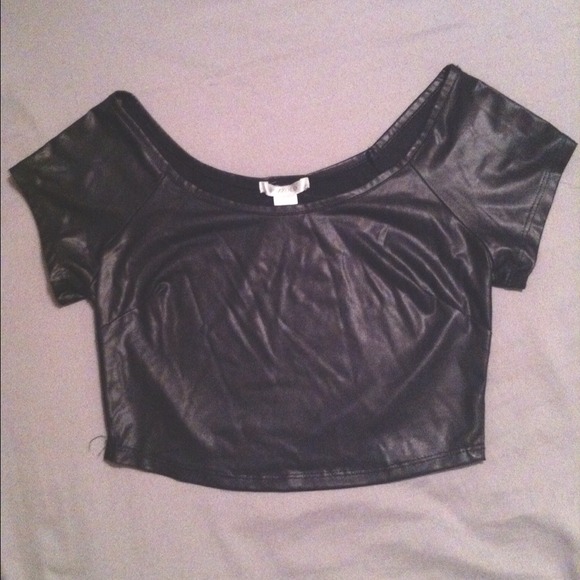 Faux leather crop top 🌻