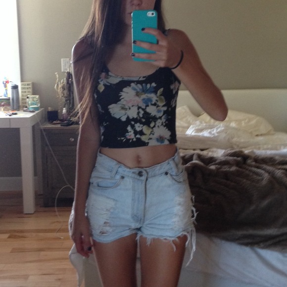 Brandy Melville crop top - Picture 2 of 2