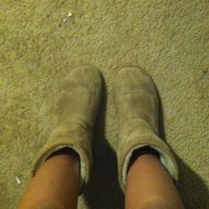 tan knock-off uggs