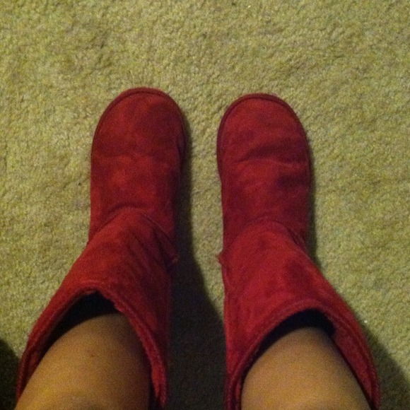 red knock-off uggs