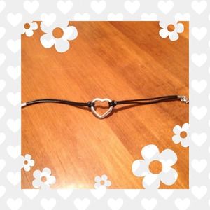 Cute Silvertone Heart Bracelet ...🎀