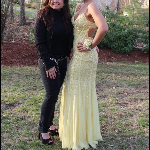 📍SOLD📍Yellow Prom Dress