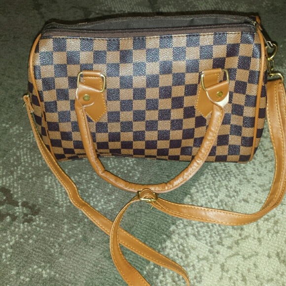Lady Quilted Crossbody Shoulder Bag - Picture 3 of 4