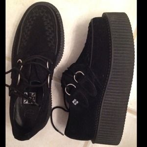 Black creepers