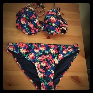 Two-piece bikini! Floral