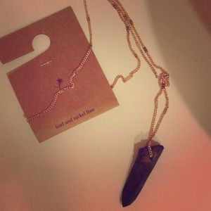 ☆Brandy Melville iridescent necklace☆