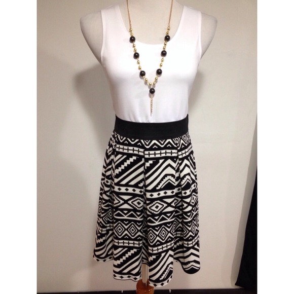 Dresses & Skirts - 🎉FINAL SALE🎉 Black & White Tribal Dress