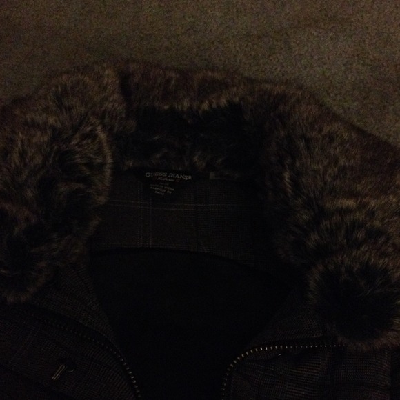 Guess faux fur collared vest - Picture 2 of 2