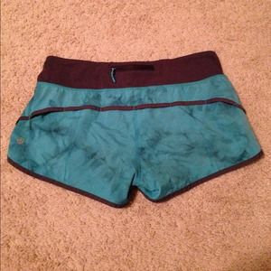 ⛔️SOLD⛔️Lululemon Run Surge Spray Dye Speed Short